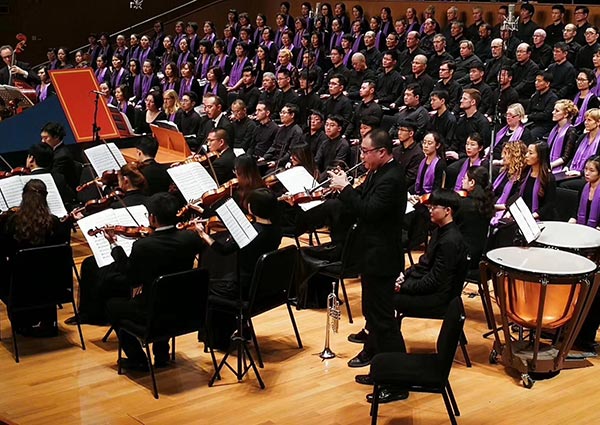 ������ѧԺʦ���μӺ�¶����ͺϳ����������Ʒ���ֻ��ݳ�